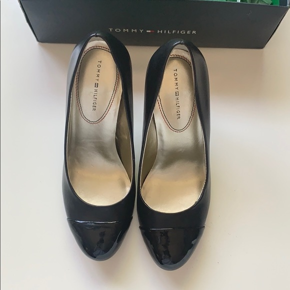 BNIB Tommy Hilfiger Black Pumps - Picture 1 of 3